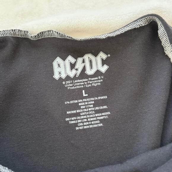 AC/DC “Highway to Hell” Cropped T‑Shirt Women’s Large Black Graphic Baby Tee - Picture 7 of 7